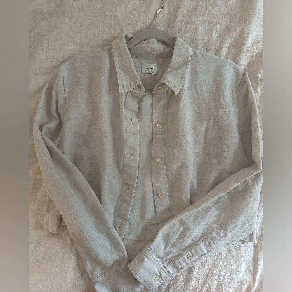 Aritzia Wilfred Cropped Oatmeal button down